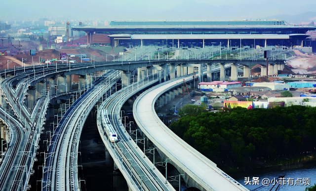5年前中国铁路负债高达5.76万亿，再看如今的数据，真是令人意外
