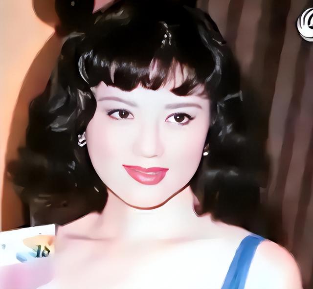 她是中国第一美妇，坐牢、离婚、拍三级片，还因太美被克林顿接见