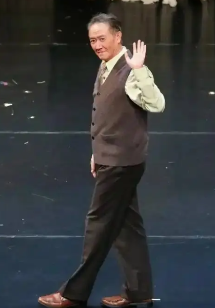 这一次，被人民日报公开点名的67岁李幼斌，让娱乐圈“沉默”了