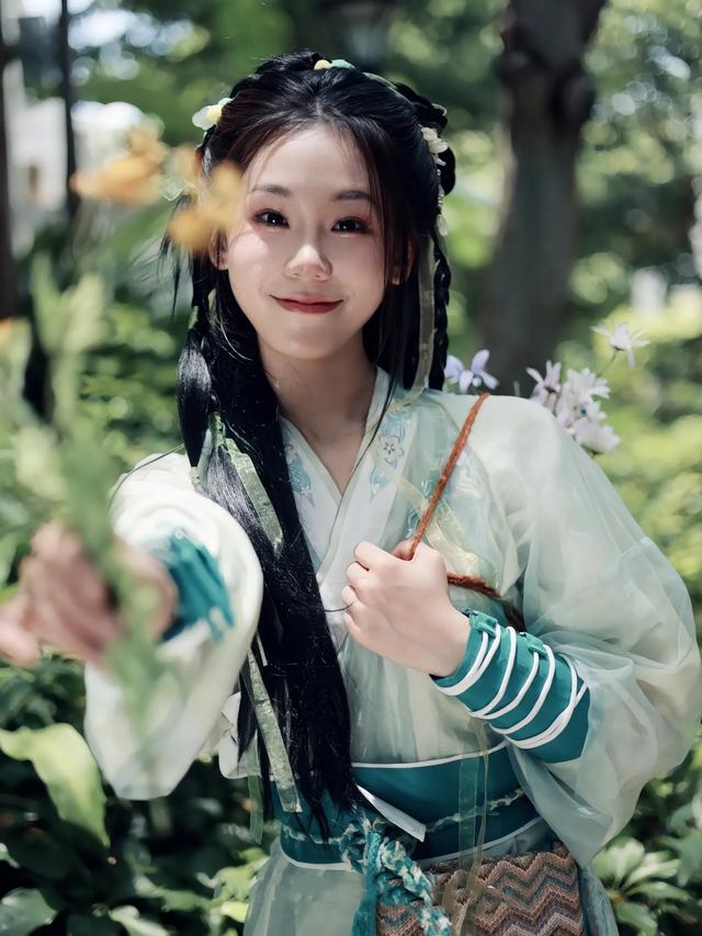 郑恺小姨子不忍了！回应在姐夫家蹭吃蹭住，8万买包事件真相大白