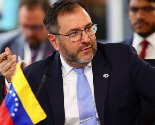 不到24小时，美国扣第3艘油轮，但碰上刺头，双方爆发海上追逐战