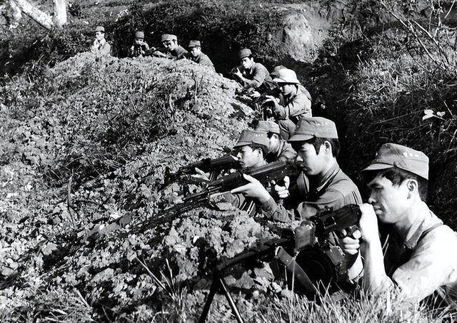 60多名文艺兵遭鬼子包围，战后，百姓发现烈士遗体皆是太阳穴中弹