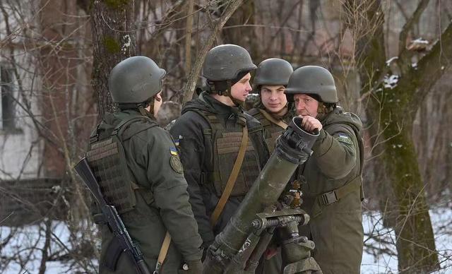 俄军晒年度战绩，一年拿下乌克兰300处地盘，乌军接死令年前决战
