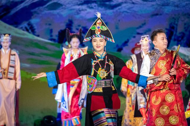 西藏山南：2025雅砻文化旅游节开幕