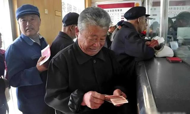 全体退休人员留意，2026年2月养老金，发放时间或将迎大变！