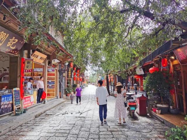 丽江“艳遇之都”的标签引争议？网友：难怪女游客都喜欢独自来玩
