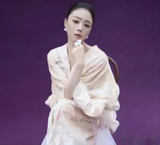 走了大S老路？42岁蒋欣减肥崩溃落泪，给女明星们狠狠上了一课