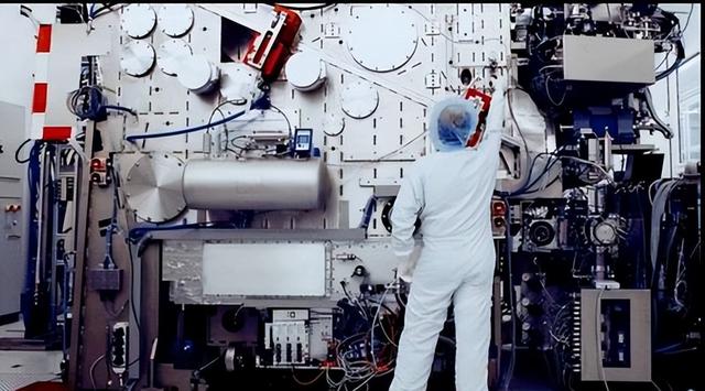 只差光刻技术了！日媒：中国会成日荷之后，第三个造光刻机的国家