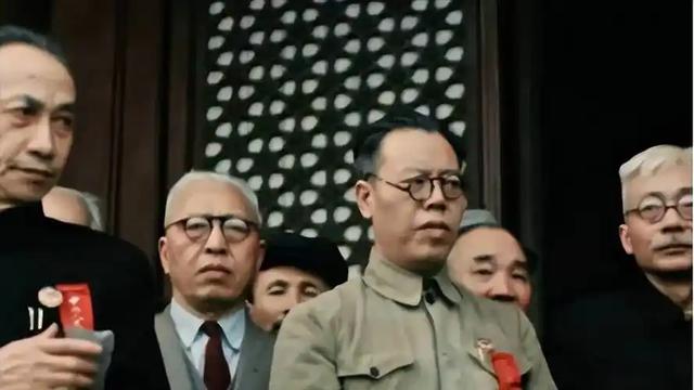 他是原政治局常委，68岁失意选择了吞药自尽，骨灰至今都没有找到