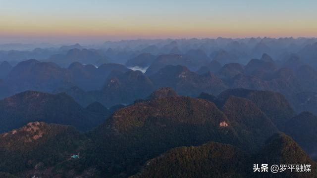 罗平：那色峰海景色美