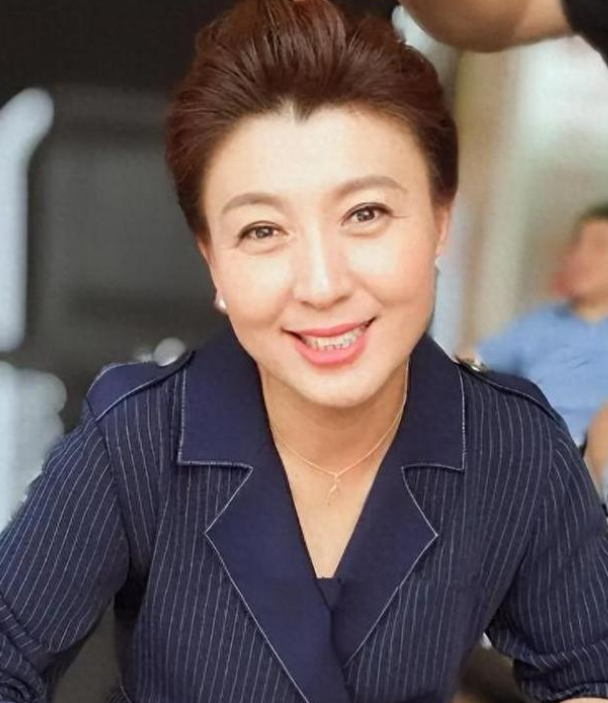 重罚！偷税	、背人命债	，被官方彻查后首露面的闫学晶 迎来最终结局