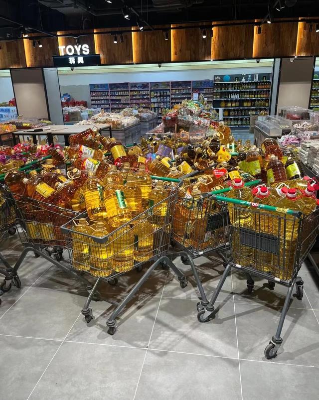 信号越来越明显！新加坡总理公开支持高市后，金龙鱼凉得更快了