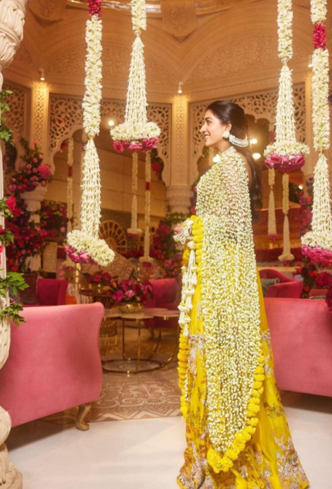 亚洲首富小儿媳和大伯哥曝炸裂丑闻？多次含情脉脉牵手摸腰