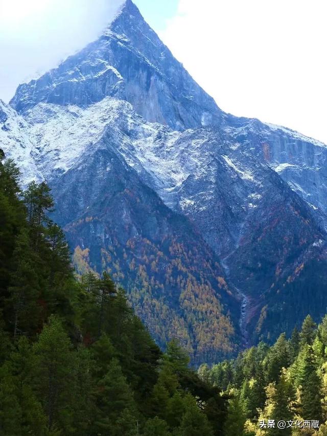 西藏赏秋，这个地方不得不服！彩林冰川惊艳双眼！