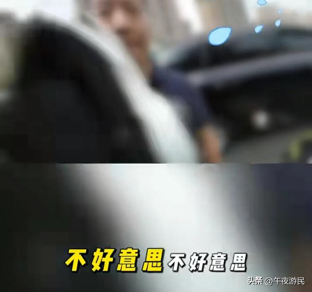 男子别停摩托车还骂人后续，身份被扒正脸曝光，警方介入拘留4天