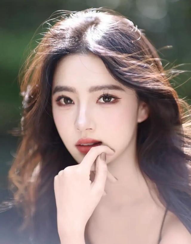 谁懂啊！北京这位校花也太绝了，167cm/44kg像从画里走出来的！
