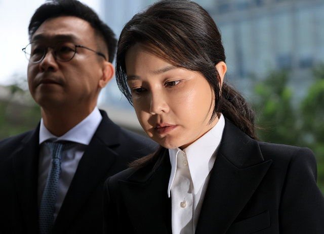 一周拒捕两次，10个壮汉都制不住，韩国前总统尹锡悦彻底丢掉了自己的体面，现场究竟有多夸张？