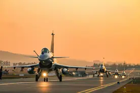 中国军队内部，有几个字怎么读背后有原因，不要把无知当个性图片