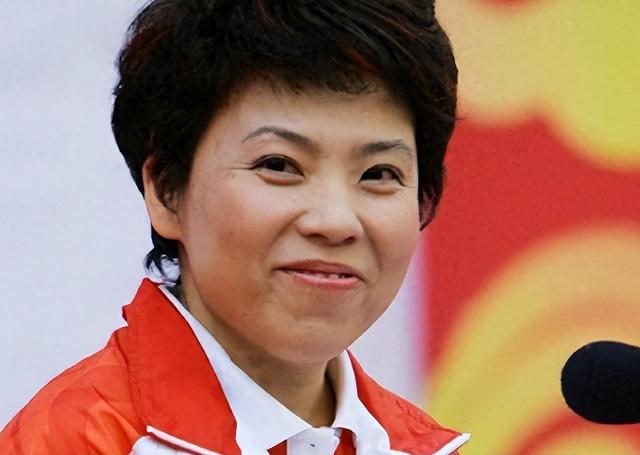 涉贪腐被带走、败光20亿	、移民改国籍，邓亚萍身上的谣言太离谱