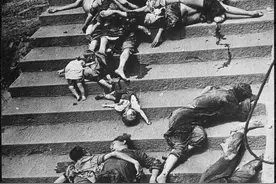 大隧道惨案：因躲避日军轰炸重庆，踩踏窒息造成2000多人伤亡图片