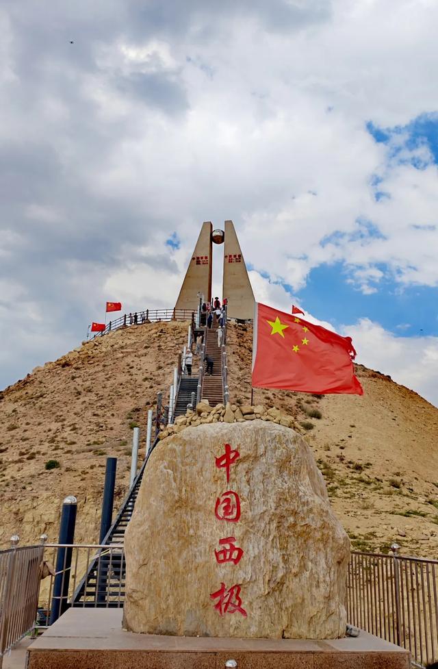 去中国最西的国境线，见证天山和昆仑山交汇处的壮观