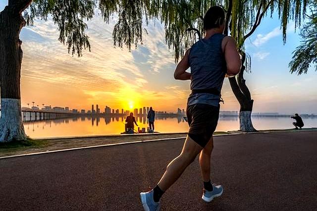 “经常运动”被推翻？医生建议：过了55岁，最好保持7个锻炼习惯