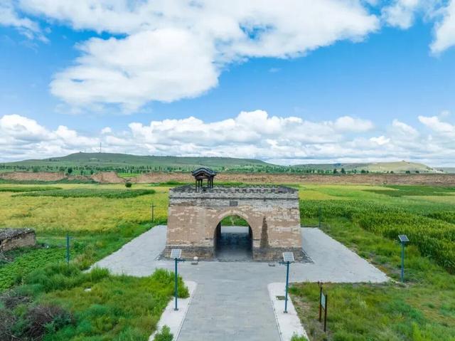 长城一号旅游公路：千年烽燧廊道品读长城千年风华