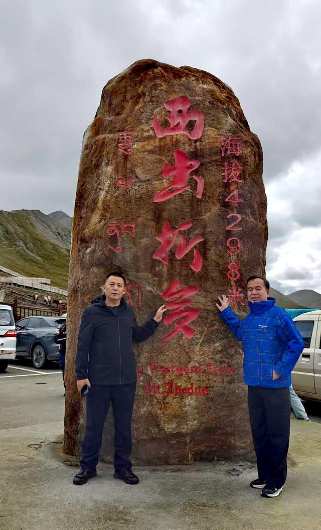 车轮，终于碾上了这条蜿蜒盘旋的天路——318国道