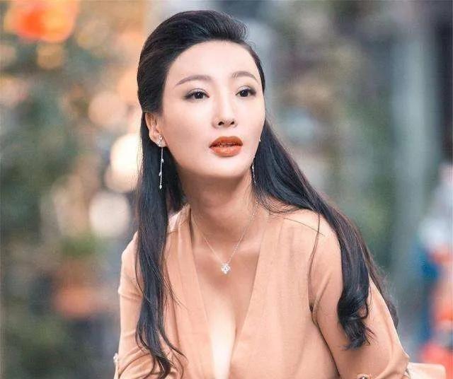 中国乳神！王李丹妮，这身材有点过火啊！