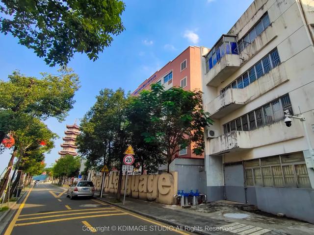 深圳这条街,曾经挤破头都难进入,现在扫码就进却为何没人去了?