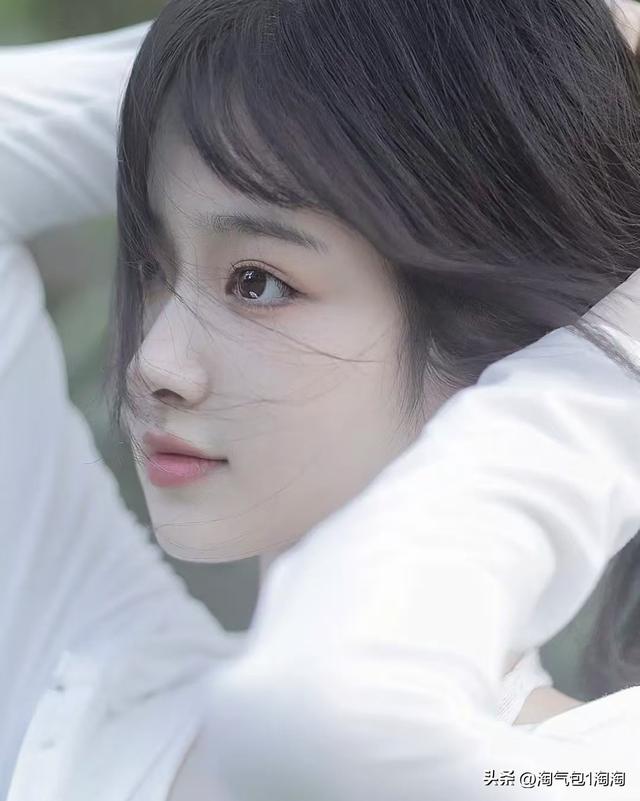 甘肃兰州一校花，楚楚动人，我见犹怜，这气质堪称校园白月光