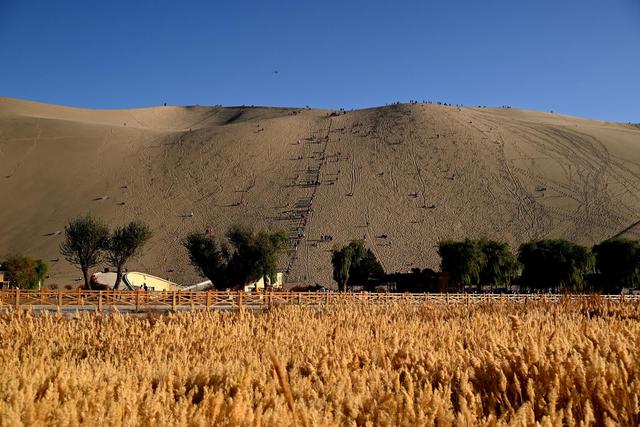 敦煌：大漠如画冬景迎客来