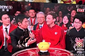 埃文·凯尔撒贝宁同框图片
