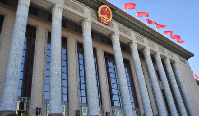 全国人大罕见发声，正告美国已踩红线，若一意孤行，必遭强力反制