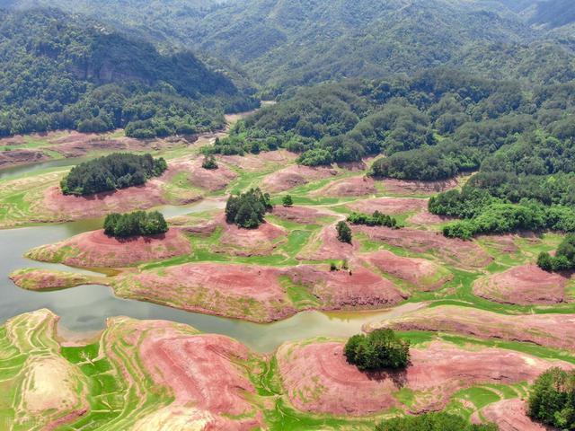 我心目中最绝的 9 大丹霞地貌，我把张掖丹霞排在了第 2，丹霞山第 6