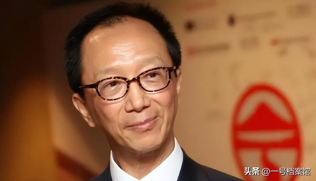 恩爱23年抵不过残酷现实，73岁梁锦松衰老萎缩 47岁伏明霞绚烂如花