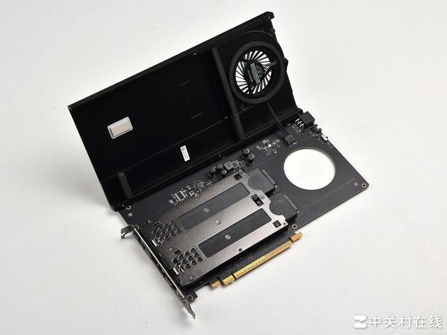 十周年典藏作品 微星MEG X870E GODLIKE X EDITION超神主板评测