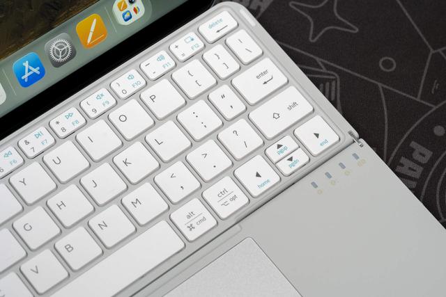 把iPad瞬间变成“MacBook”，百元价位YIRF折叠键盘的真香评测