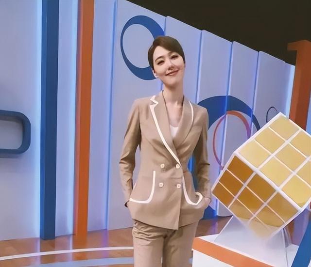 讨好大佬陪睡上位？遭央视“开除”？曾是央视女主持谣言有多离谱