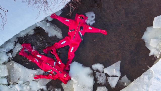 内蒙古呼伦贝尔：冰浮，不一样的冰雪体验