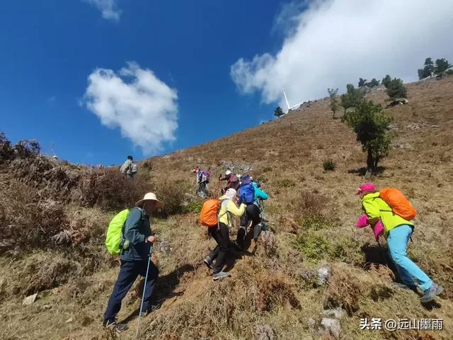 新年登高、祈愿美好，攀登富民金铜盆山，我们用徒步迎接2026