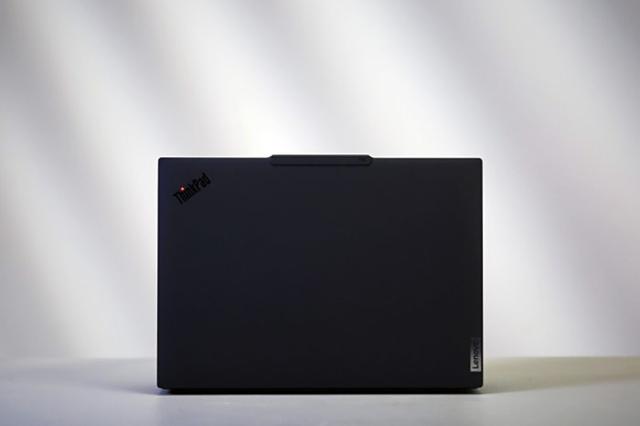 ThinkPad T14 Gen 6 AI元启版上手体验：延续经典，用AI助力降本增效