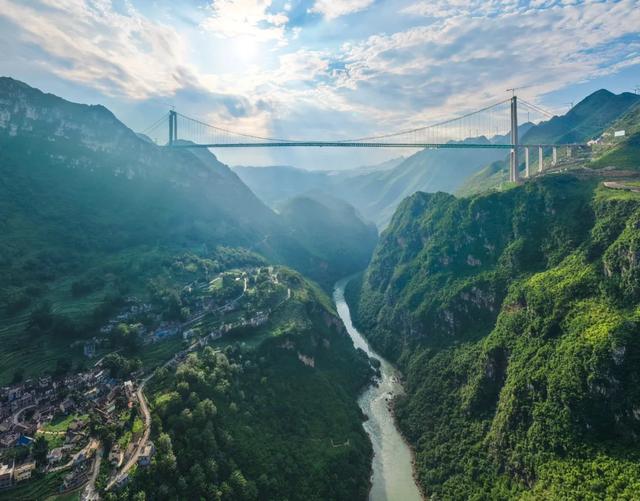 贞丰:九桥飞架跨天堑 大道通衢筑梦行