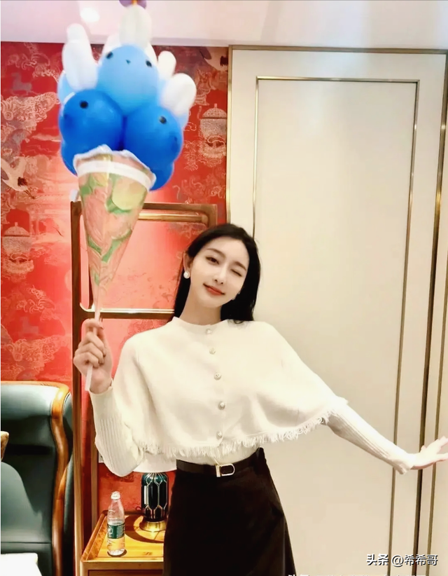 她曾是一名体操冠军 现在是短剧女主 美的不像话 你喜欢吗？