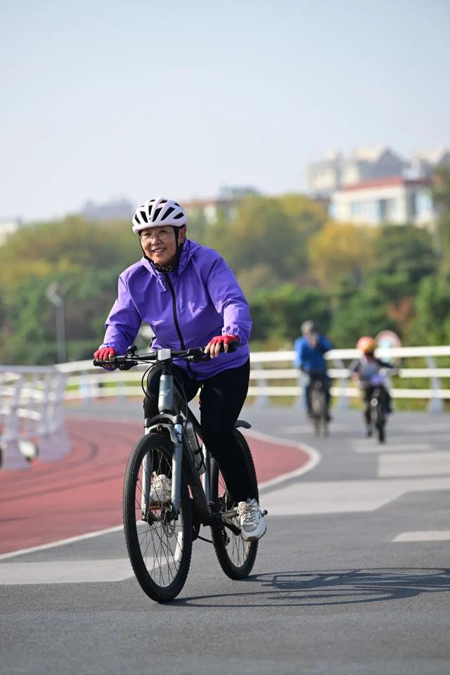 今天，骑遇日照，出发！他们共赴最美秋日！