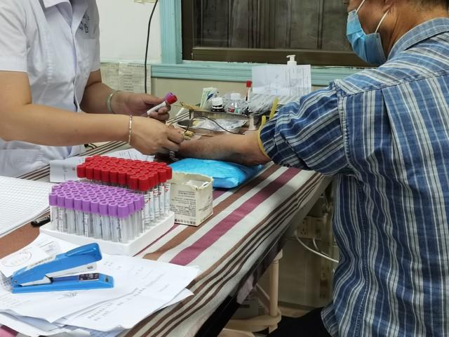 睡觉时身体出汗，是温度太高？不一定，还有3个原因，别轻易忽视