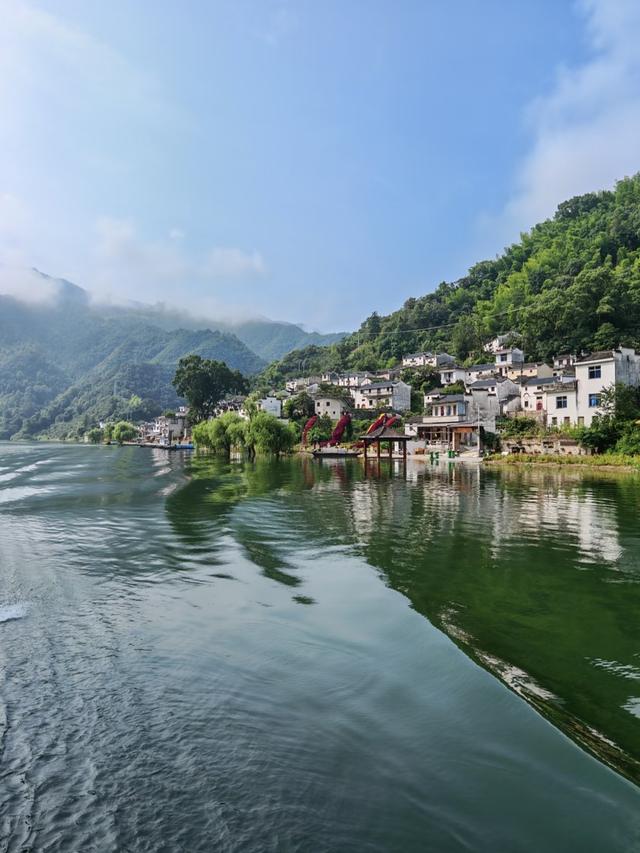 和老伴去安徽歙县住了一个月，我实话实说：跟想象中完全不一样