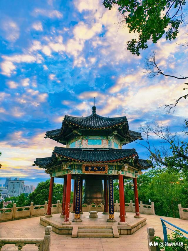 南京九华山：晚霞绘就山水城林的夏日恋曲