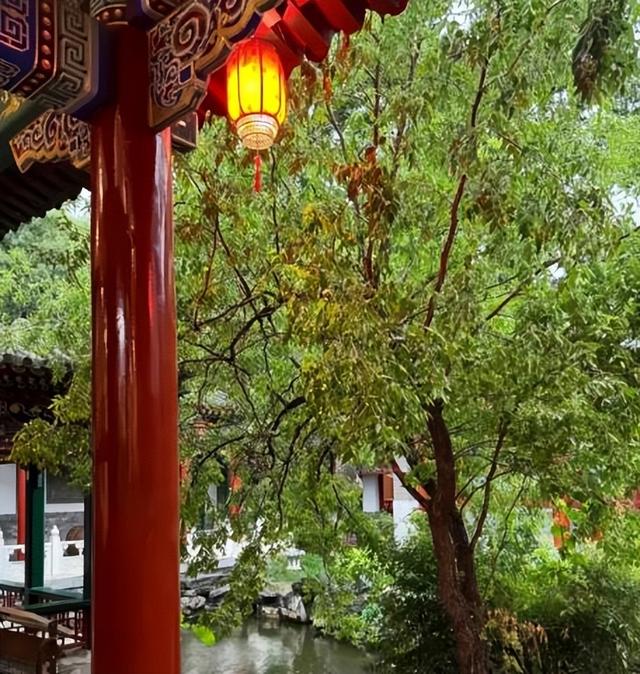 李湘在平台晒自家北京小院，大到让网友以为是景区，真的太有钱了