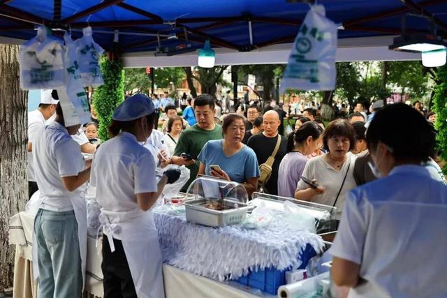 新民大街，越夜越精彩